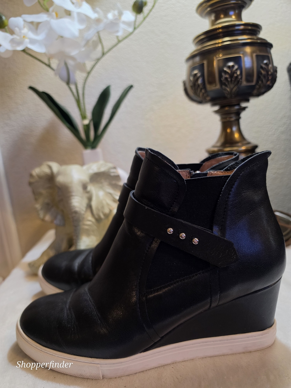 Linea Paolo Women’s Black Leather Wedge Ankle Bootie Round Toe Zip Strap 8.5